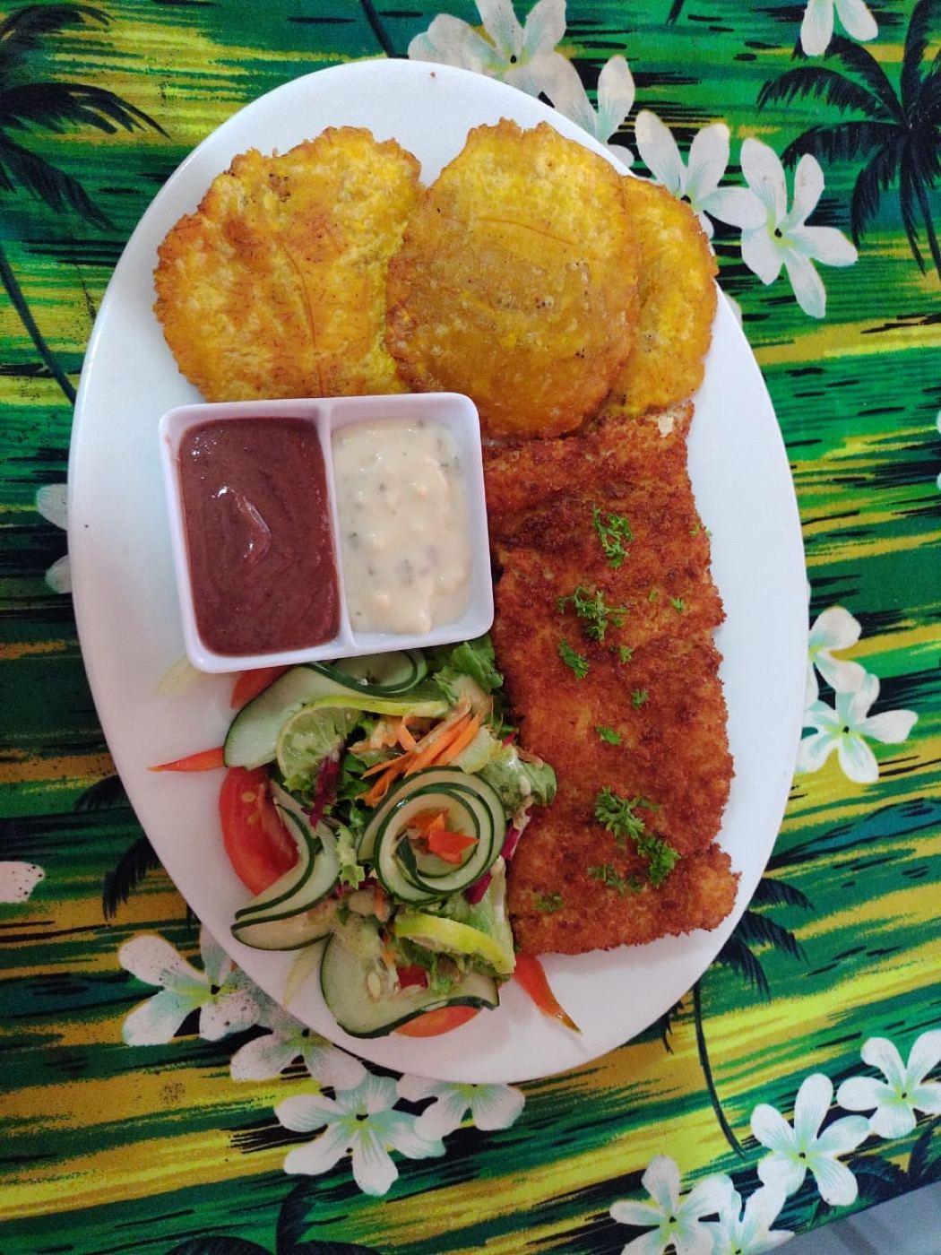 Filet de Pescado — empanizado o al ajillo — Breeze Jacó, Jaco Restaurants